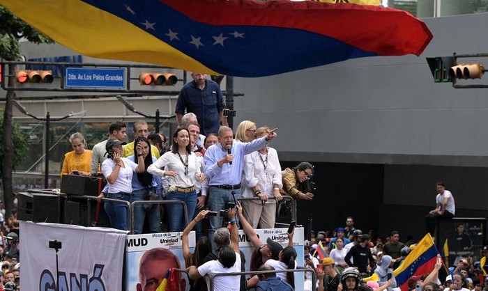 Edmundo González Urrutia y María Corina Machado durante una manifestación, el 30 de julio, frente a la sede de las Naciones Unidas en Caracas.