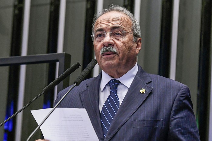 El senador Chico Rodrigues en el Plenario del Senado, el 9 de marzo, en Brasilia.
 · Foto: Roque de Sa, Senado brasileño, AFP