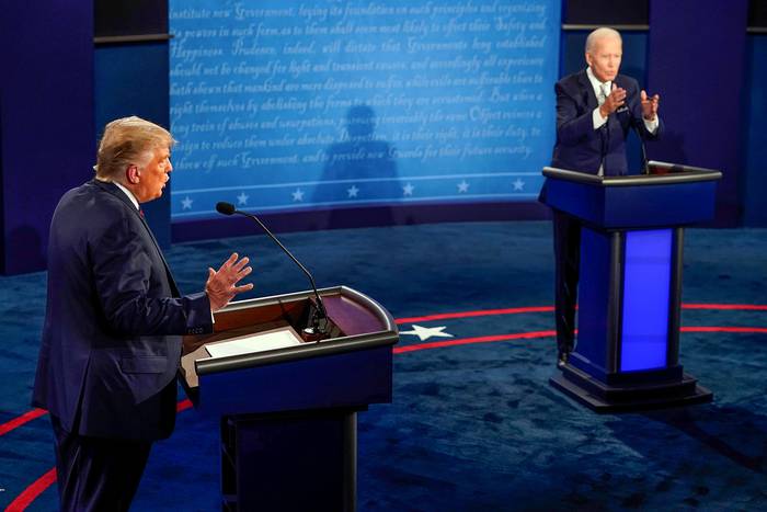 Donald Trump, y  Joe Biden, durante el primer debate presidencial. · Foto: Jim Watson, AFP