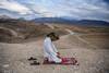 Un musulmán reza en la cima de una colina durante el mes sagrado islámico del Ramadán, en las afueras de Mazar-i-Sharif, Afganistán.
Un musulmán reza en la cima de una colina durante el mes sagrado islámico del Ramadán, en las afueras de Mazar-i-Sharif, Afganistán.