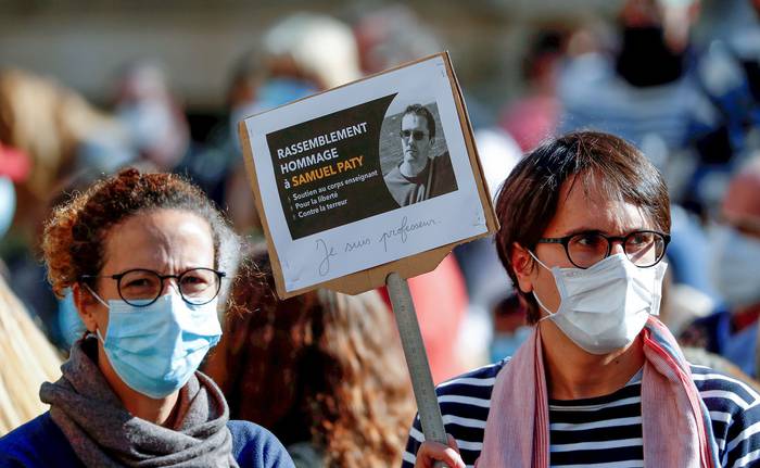 Manifestación contra el terrorismo después del asesinato del profesor de francés Samuel Paty, ayer, en Montpellier, Francia.
foto:  · Foto: Guillaume Horcajuelo, EFE
