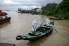 Personal de salud viaja por un río después de trasladar a enfermos de coronavirus a un centro de cuarentena en Yangon, Birmania.
· Foto: Ye Aung Thu, AFP Personal de salud viaja por un río después de trasladar a enfermos de coronavirus a un centro de cuarentena en Yangon, Birmania.
· Foto: Ye Aung Thu, AFP