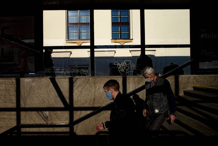 Estación de metro, ayer, en Praga, República Checa.
 · Foto: Michal Cizek, AFP