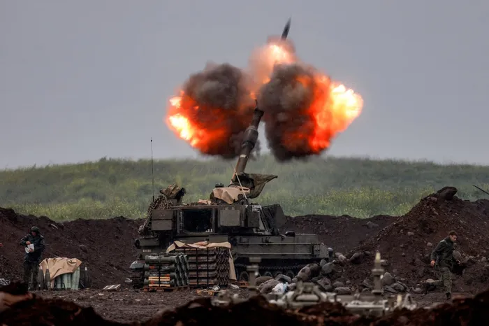 Ataques israelíes en la frontera con Líbano, desde una posición en la Alta Galilea, en el norte de Israel, el 20 de marzo. · Foto: Jalaa Marey, AFP