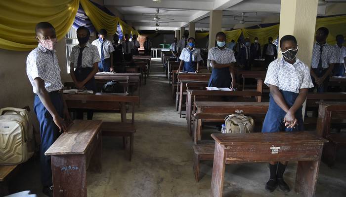 Estudiantes al reanudar los estudios, ayer, en Access International Schools, en Magboro, estado de Ogun, suroeste de Nigeria.
 · Foto: Pius Utomi Ekpei, AFP