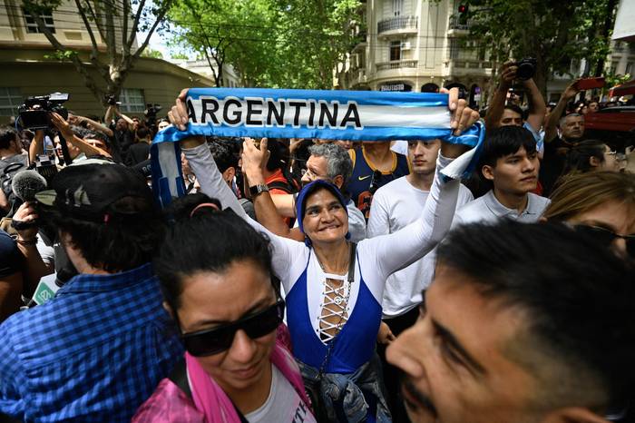 Partidarios durante las elecciones, en Buenos Aires, Argentina. Foto: Luis Robayo, AFP.