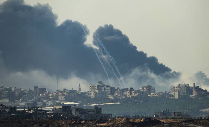 Bombardeos de Israel en la Franja de Gaza, el 1° de diciembre. · Foto: John Macdougall, AFP