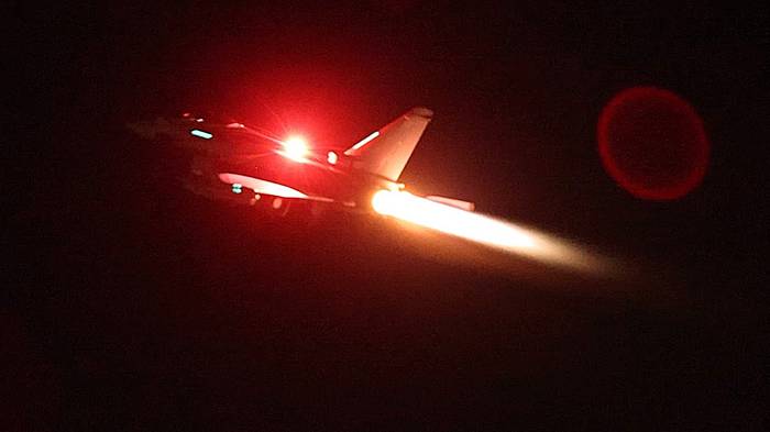 Avión británico despegando de la base Akrotiri para llevar a cabo ataques aéreos contra objetivos militares en Yemen. · Foto: AFP