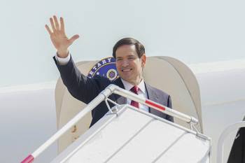 Marco Rubio, el 3 de setiembre, en el aeropuerto de Ciudad de México · Foto: Jacquelyn Martin, AFP