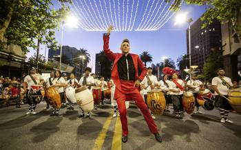 Foto principal del artículo 'Comenzó el carnaval 2020: Crónica del desfile inaugural por 18 de Julio' · Foto: Ernesto Ryan Foto principal del artículo 'Comenzó el carnaval 2020: Crónica del desfile inaugural por 18 de Julio' · Foto: Ernesto Ryan
