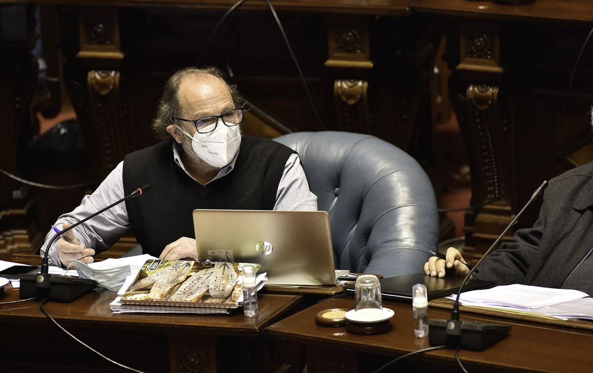 Daniel Olesker: el ministro hizo un "reconocimiento" de que "existen muertes evitables" | la diaria - Vimarsana News