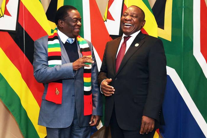 Los presidentes de Zimbabue y Sudáfrica, Emmerson Mnangagwa y Cyril Ramaphosa, en un congreso de los BRICS en 2018 en Sudáfrica. Foto: Gobierno de Sudáfrica
