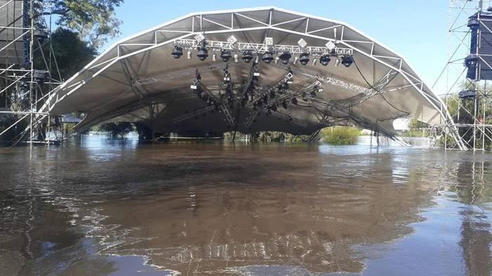 Escenario del Festival del Olimar inundado por la creciente del río Olimar.