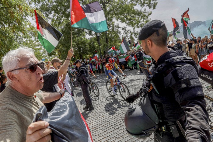 Durante la vigésima etapa de la Vuelta a España 2025,  el sábado, en España. · Foto: Pierre-Philippe Marcou, AFP