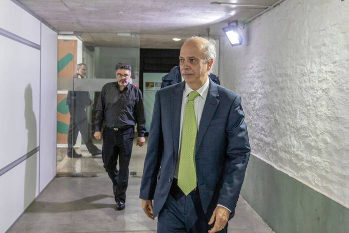 Javier García tras la reunion con Javier Miranda y el secretariado del Frente Amplio, ayer, en la Huella de Seregni. · Foto: Mauricio Zina, adhocfotos