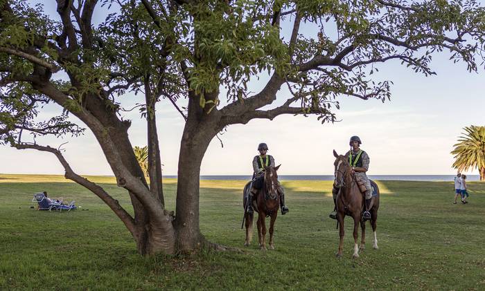 Policías en Punta Carretas (archivo, marzo de 2020). · Foto: .