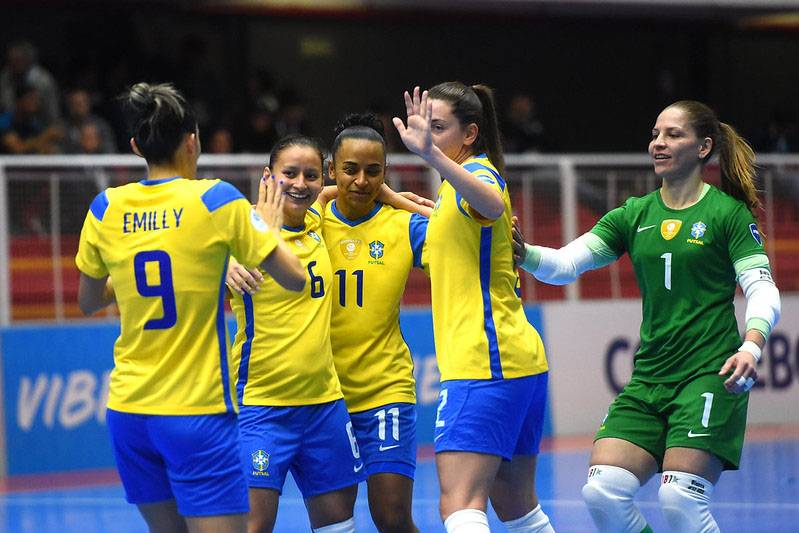 futsal 53220813669_965b61c56f_c-1