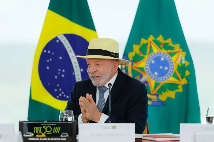 Luiz Inácio Lula da Silva en una reunión con el director ejecutivo de Stellantis, Antonio Filosa, el 22 de julio, en el Palacio de Planalto, Brasilia. · Foto: Ricardo Stuckert, presidencia brasileña, AFP