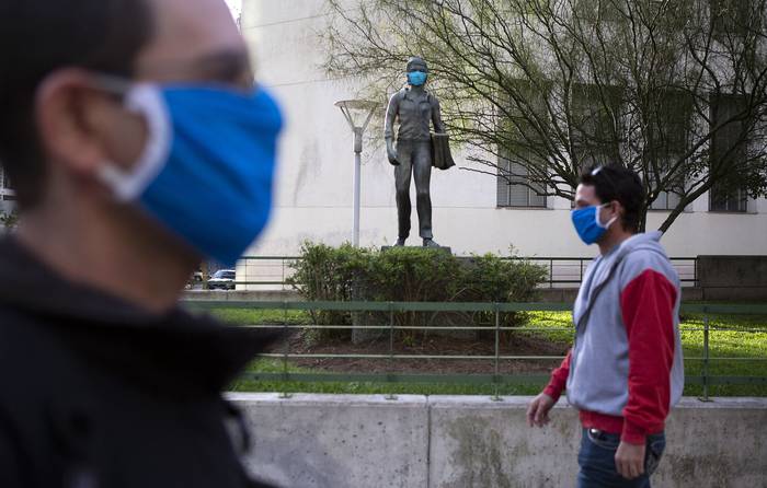 Monumento al Canillita intervenido (archivo, mayo de 2020). · Foto: .