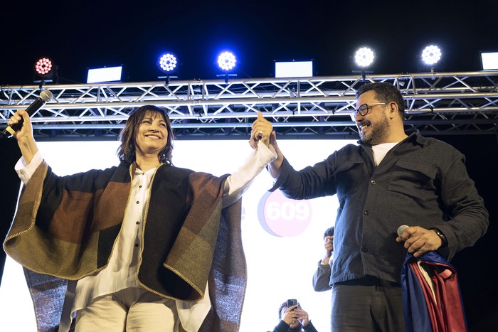 Blanca Rodríguez y Alejandro Sánchez, durante el lanzamiento de campaña de la lista 609, el 7 de setiembre, en el Parque Rodó. · Foto: Laura Sosa