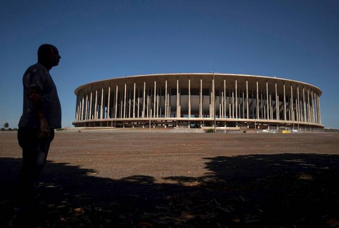 Vista exterior del estadio Mané Garrincha, una de las cuatro sedes de la Copa América 2021, en Brasilia. · Foto: Joédson Alves, EFE