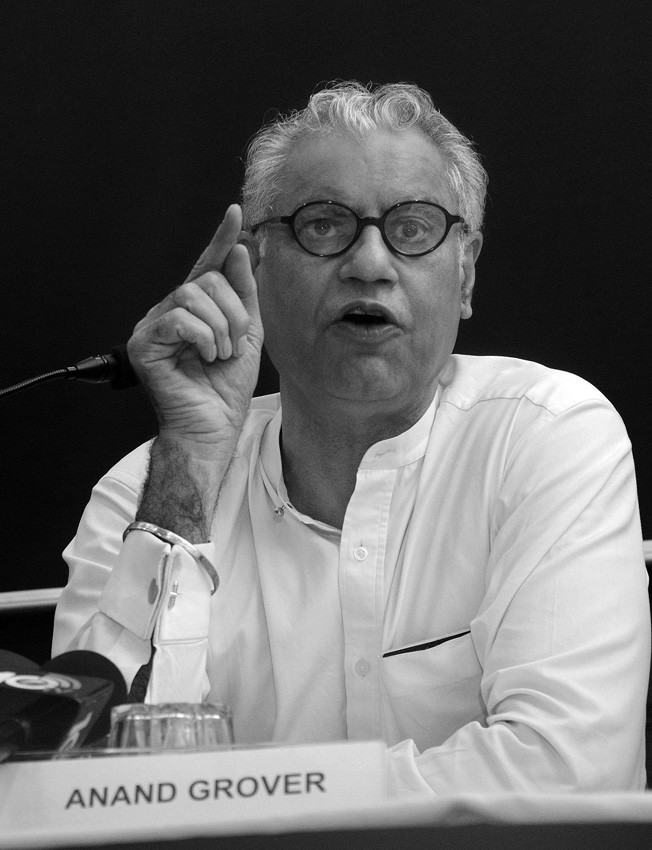 El abogado de la Asociación de Ayuda a Enfermos de Cáncer Anand Grover durante una conferencia de prensa en Nueva Delhi.  · Foto: Stringer, Efe