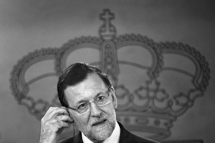 El presidente español, Mariano Rajoy, durante la conferencia de prensa con el primer ministro de Polonia, Donald Tusk, tras la IX Cumbre Hispano-Polaca celebrada ayer en el Palacio de la Moncloa.  · Foto: Emilio Naranjo, Efe