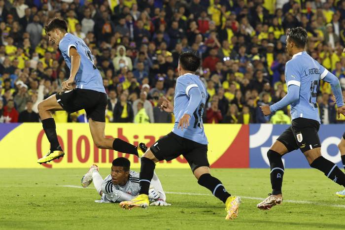 El jugador uruguayo Facundo González festeja el gol convertido ante Colombia en el Campeonato Sudamericano Sub'20. · Foto: Mauricio Dueñas Castañeda, Efe