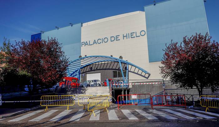 Centro comercial Palacio de Hielo que comenzará a usarse como morgue en Madrid, España.
 · Foto: Mariscal, EFE