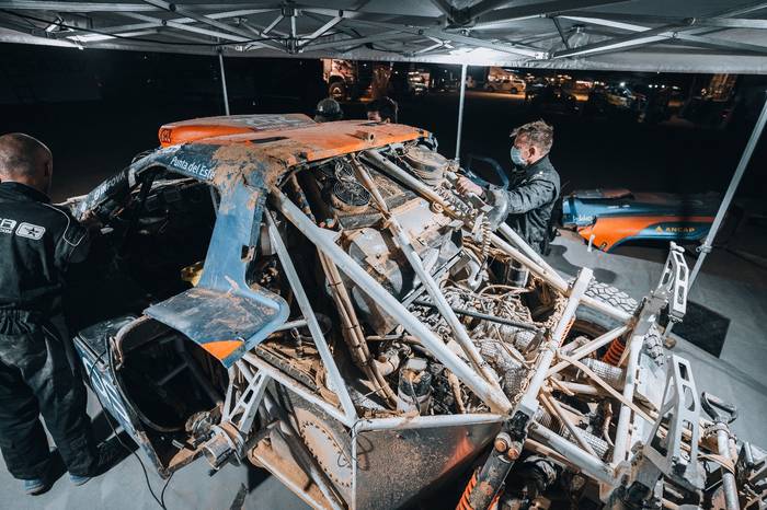 Auto de  la piloto uruguaya Patricia Pita tras sufrir un vuelco en el Rally Dakar 2024. Gentileza  Astara Team.