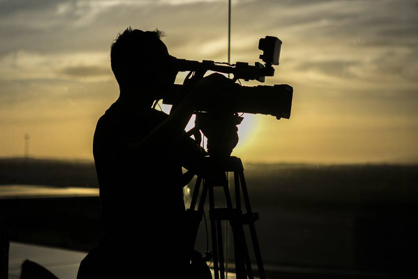 2022021 cameraman