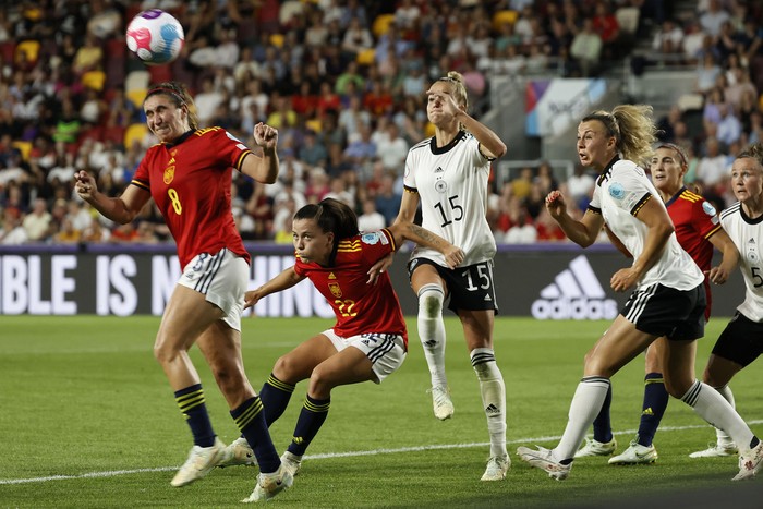 Encuentro entre España y Alemania, correspondiente a la fase de grupos de la Eurocopa femenina, el 12 de julio, en el estadio Brentford de Londres. · Foto:  Miguel Toña, Efe