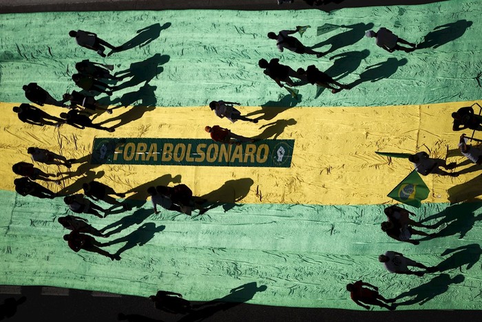 Ciudadanos se concentran en la avenida Paulista para participar en una jornada de manifestaciones contra el Gobierno del presidente Jair Bolsonaro, el 12 de septiembre de 2021, en São Paulo (Brasil). · Foto: Fernando Bizerra, EFE