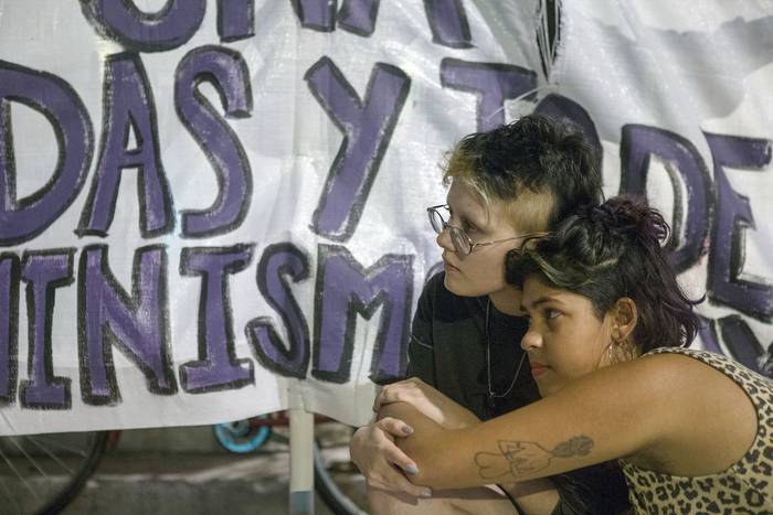 Alerta feminista en Plaza Cagancha (archivo, marzo de 2021). · Foto: Ernesto Ryan