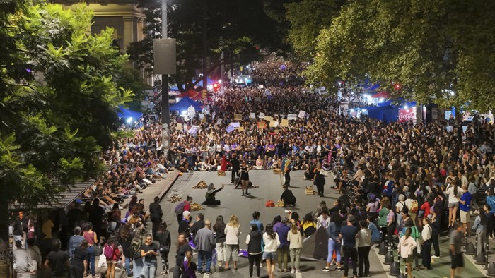 Marcha por el Día Internacional de la Mujer, en el centro de Montevideo. · Foto: Rogelio Giró