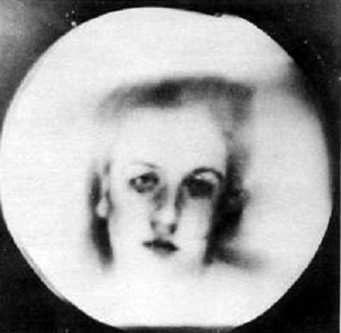 El rostro de Nelly Giampietro, fue la primera imágen televisiva en Uruguay y América del Sur. / Imagen tomada de: http://lagalenadelsur.wordpress.com/