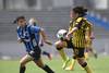 Sofía Ramondegui, de Liverpool y Lorena Graña, de Peñarol, ayer en el estadio Charrua · Foto: Fernando Morán Sofía Ramondegui, de Liverpool y Lorena Graña, de Peñarol, ayer en el estadio Charrua · Foto: Fernando Morán