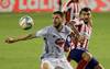 Okay Yukuslu del Celta y Ángel Correa, del Atlético de Madrid, este martes, en el estadio Balaídos, en Vigo. EFE/Salvador Sas Okay Yukuslu del Celta y Ángel Correa, del Atlético de Madrid, este martes, en el estadio Balaídos, en Vigo. EFE/Salvador Sas