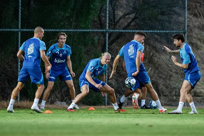 Leo Skiri Ostigård, Kristian Thorstvedt, Erling Haaland, Alexander Sørloth y Stefan Strandberg, durante un entrenamiento del seleccionado de Noruega (archivo, 2023). · Foto: Fredrik Varfjell, NTB, AFP