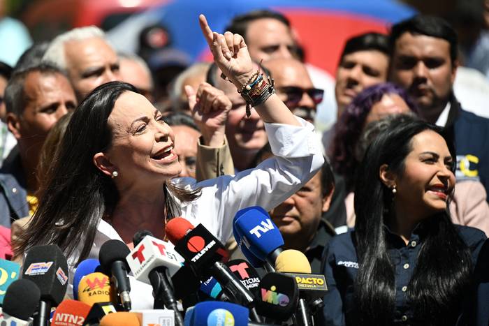 María Corina Machado, durante una conferencia de prensa frente a la sede de su partido en Caracas, el 29 de enero. · Foto: Federico Parra, AFP