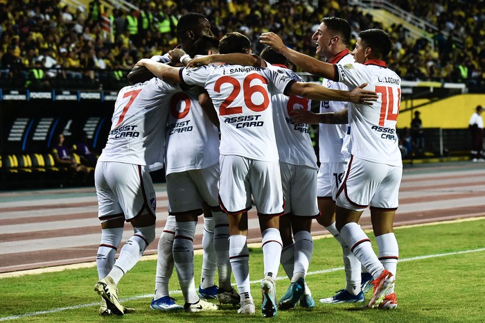 Alexis Castro (C), celebra ante Deportivo Táchira, el 15 de mayo, en el estadio Polideportivo de Pueblo Nuevo en San Cristóbal, en Venezuela. Foto: Schneyder Mendoza, AFP