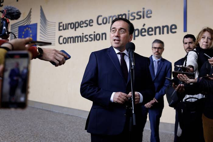 José Manuel Albares, el 16 de mayo, en una rueda de prensa. · Foto: Kenzo Tribouillard / AFP