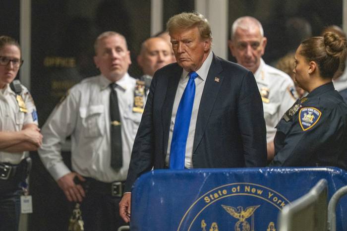 El expresidente estadounidense y candidato presidencial republicano Donald Trump después de ser declarado culpable en el juicio penal. · Foto: Steven Hirsch, POOL, AFP