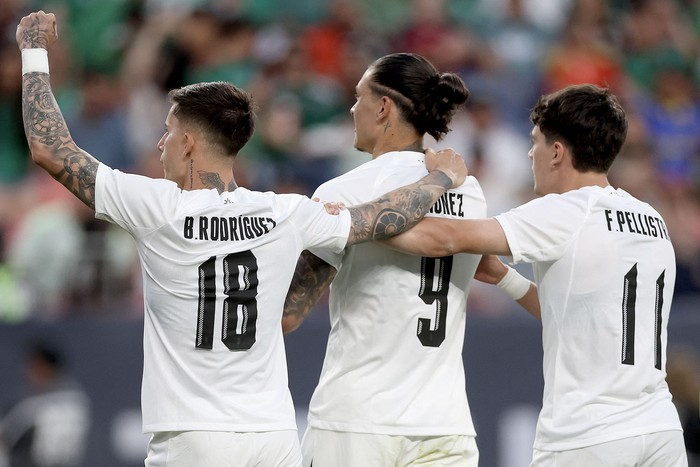 Brian Rodríguez, Darwin Núñez y Facundo Pellistri, el 5 de junio, durante el amistoso ante México en el Empower Field At Mile High, en Denver. Foto: Mattehew Stockman, Getty Images, AFP