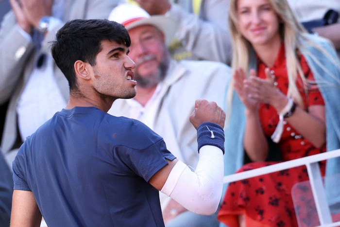 Carlos Alcaraz, el 9 de junio, en Roland Garros. · Foto: Alain Jocard, AFP