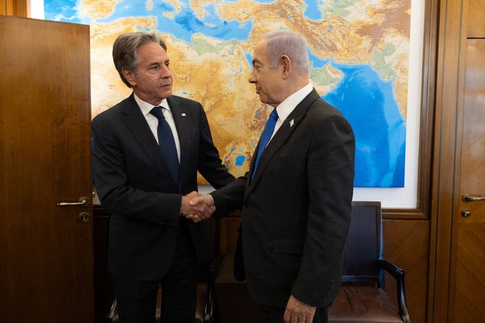 Antony Blinken y Benjamin Netanyahu, el 10 de junio, en Jerusalén. · Foto: Chuck Kennedy / AFP