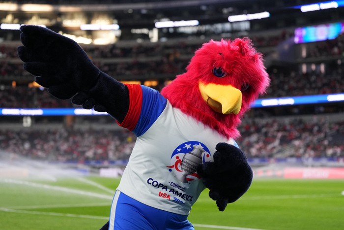 Capitán, mascota oficial de la Copa América 2024, en el AT&T Stadium el 21 de junio de 2024 en Arlington, Texas. · Foto: Sam Hodde/Getty Images/AFP