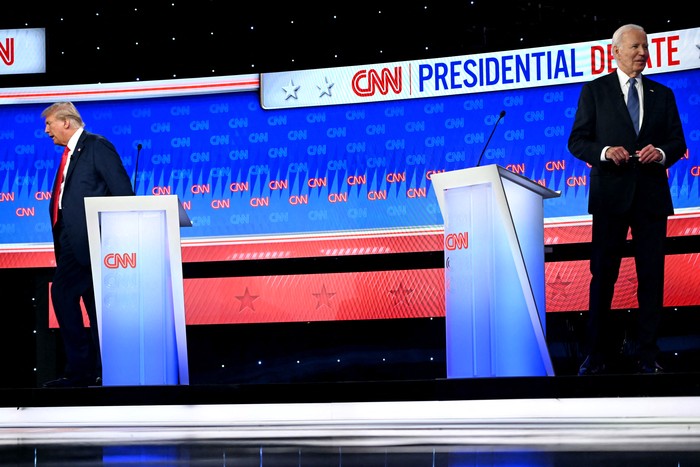 Donald Trump y Joe Biden durante el primer debate presidencial en los estudios de CNN en Atlanta. · Foto: Andrew Caballero-Reynolds, AFP