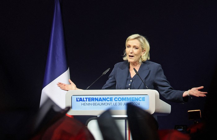 Marine Le Pen pronuncia un discurso tras los resultados de la primera vuelta de las elecciones parlamentarias, el 30 de junio, en Henin-Beaumont, norte de Francia. · Foto: Francois Lo Presti