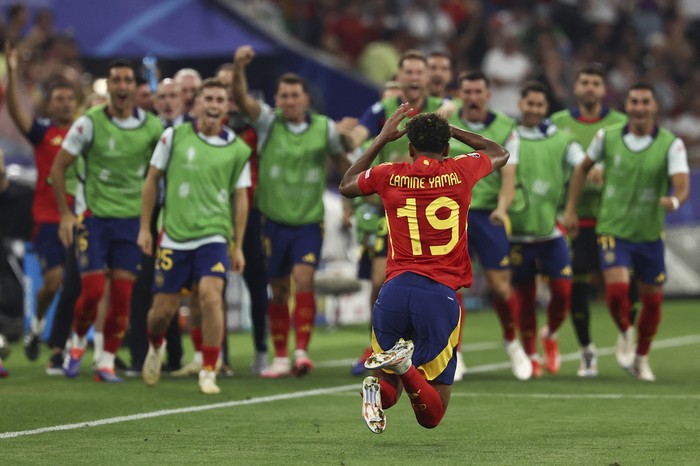Lamine Yamal, tras convertir el primer gol de España a Francia en el estadio Arena de Munich. · Foto: Franck Fife, AFP